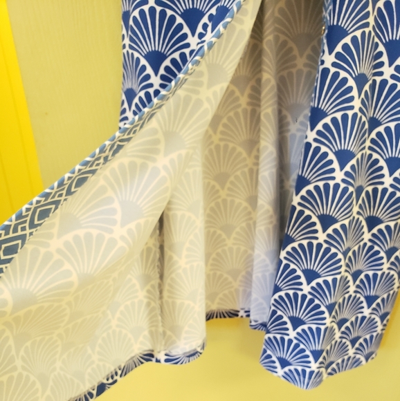 J. McLaughlin dress size small. Recently dry-cleaned. - Picture 4 of 8